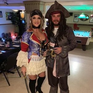 COUPLE PIRATES COSTUMES